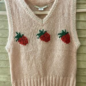 Kimchi Blue Cream V-Neck Sweater Vest